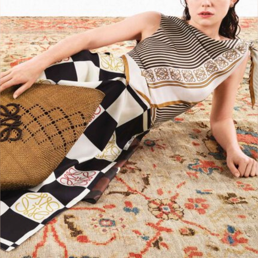 LOEWE
Layered Scarf Print Shoulder Tie Silk Top 38 - Picture 6 of 12
